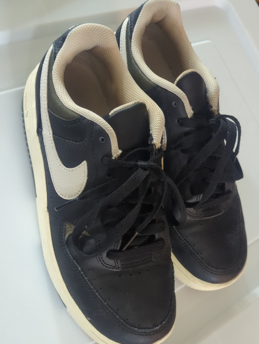 Nike Women’s Black and Cream Low-Top Sneakers